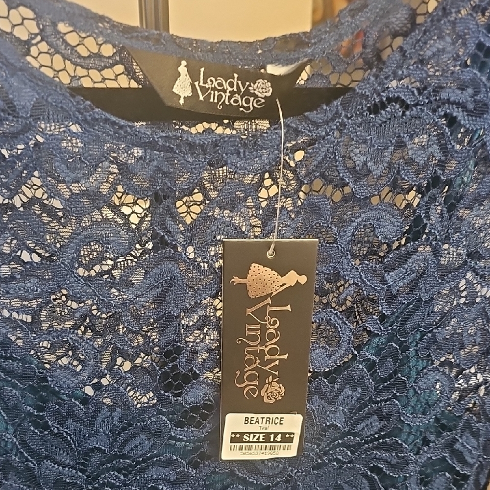 Lady Vintage Beatrice Wiggle Dress in Teal Lace Classic - Picture 2 of 6